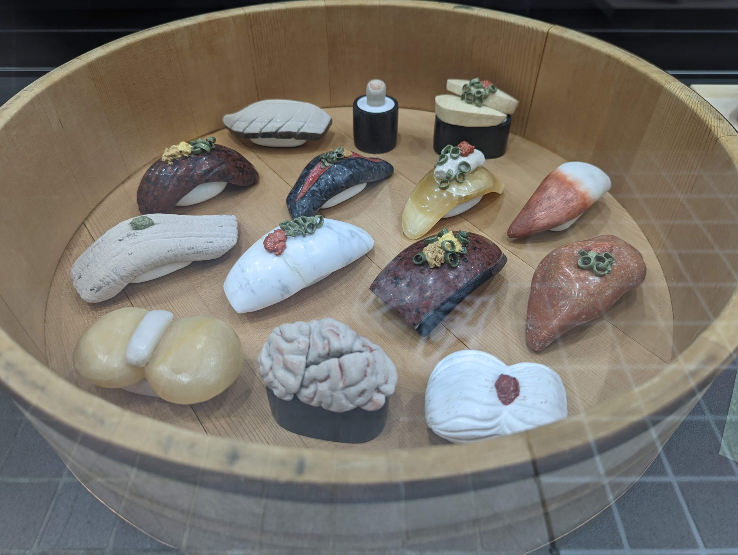 石のお寿司の展示02